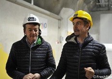 Auf der linken Seite Mauro Erlucher (Cocea Plant Manager), zur Rechten Andrea Fedrizzi (Marketingmanager von Melinda)