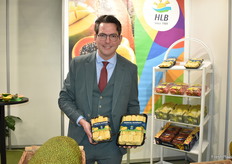 Lorenz Hartmann de Barros von HLB zeigt 350- und 700-Gramm-Packungen vorgeschnittener Jackfruit, die bei Kunden in Deutschland, Großbritannien und Spanien guten Anklang finden. Das Produkt wird demnächst auch auf dem kanadischen Markt eingeführt.