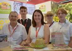 Geschäftsleiterin Barbara Kargl (Mitte) von Schneiders Gemüseland LandesproduktenhandelsGesmbh aus Groß-Enzersdorf mit ihrem Team