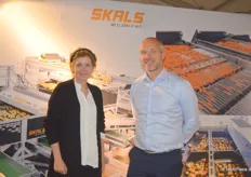 Anne-Lise Höhrmann und Sören Lund Madsen von Skals Maschinen. Für das dänische Unternehmen gehört die PotatoEurope mit zu den bedeutendsten Messeterminen des Jahres.