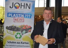Thomas John der Hans John GmbH Druck und Verpackung widmet sich der Herstellung sowie dem Vertrieb von Obst- und Gemüseschalen. Neu im Portfolio ist eine wasserfeste Schale für Pflücksalat. 