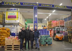 Die vierköpfige Belegschaft der Openica Kartoffeln & Zwiebeln GmbH mit Geschäftsführer Slave Spaseski (2. v.l.)