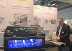 Tenrit GmbH hat nun eine Spargelschälmaschine entwickelt die der Verbraucher selbst am POS bedienen darf. Die Resonanz im Zuge der Neupräsentation auf der expoSE 2022 sei überwältigend gewesen und die ersten Anlagen sind bereits im Einsatz. Im Bild: Sascha Wietbrauk.