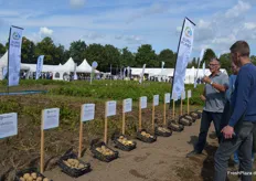 Landwirte erkundigen sich über das Sortenspektrum der Europlant GmbH.