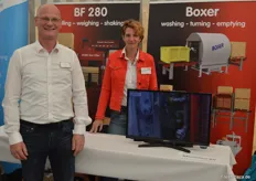 Henk Peter und Sabine Gerards von Mechatec B.V. Box Handling Systems 