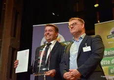 Bereichsleiter Thorsten Heil von tegut... gute Lebensmittel GmbH & Co. KG nahm erneut den Retail Award in der Kategorie Bio-Angebot im klassischen LEH von Laudator Michael Schotten (Fruchthandel Magazin) entgegen. 