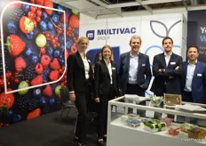 Das Team des international agierenden Verpackungslieferanten Multivac war ebenfalls mit einem bunten Stand vertreten. Eine gute Entscheidung bilanzierte Roland Helmel (m) zu Beginn des zweiten Tages.