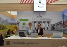 Lisa Kloke und Suse-Katrin Jamrath der Bundesvereinigung der Erzeugerorganisationen (BVEO) veranstalteten auch in diesem Jahr der deutsche Pavillon.