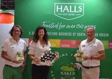 Das Unternehmen Halls nutzte die Gelegenheit, das neue Produktkonzept Nakes Avocado zu launchen. Auf der Fruit Logistica wird das Konzept nochmal in größerem Umfang präsentiert, so Britta Saeger (m).