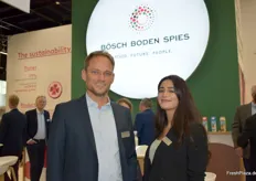 Managing Director Patrick Burmester und Sinem Mercan von der Bösch Boden Spies GmbH & Co. KG. Das Unternehmen bietet Rohstoffe, Nüsse und Trockenfrüchte für verschiedene Bereiche an und ist international aktiv.