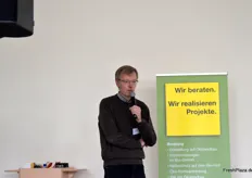 Dr. Matthias Herbst vom Zentrum für Agrarmeteorologische Forschung Braunschweig (ZAMF), das zum Deutschen Wetterdienst gehört sprach zusammen mit ...