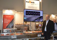 Robert Krebeck ist der stolze Geschäftsführer des glechnamigen Unternehmens. Der anerkannte Branchenzulieferer bietet ein breites Spektrum an Maschinen- und Anlagentechnik für den Obst- und Gemüsesektor, von Ernteverfahren bis hin zu Sortier- und Verpackungslinien. 