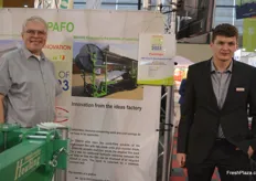 Thomas und sein Sohn Fritz Hermeler am Gemeinschaftsstand von HMF Hermeler und Heuling Maschinenbau. Spafo - eine Maschine zur Sandtaschenentleerung der Spargelfolien - wurde mit dem Innovation Award ausgezeichnet. 