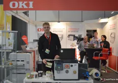 Janik Roeber von Oki Europe. Das Unternehmen entwickelt und vertreibt hochwertige Lösungen für den Etikettendruck und gewinnt auch in der grünen Branche an Bedeutung.