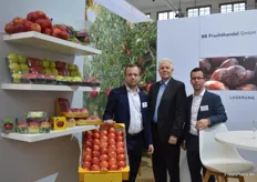 Peter Thuile und Stefan Kirchner (BB Fruchthandel) und Patrick Ruffert (MEV) vertraten die Genossenschaft von brandenburgischen Obstbauern.