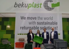 Das Team von Bekuplast, einem namhaften Lieferanten von Klappboxen und Transportbehältern