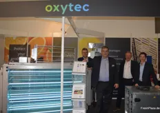oxytec ist auf die Reinigung organisch belasteter Abluft, auf die Desinfektion von Luft, Wasser und Oberflächen, sowie auf die Wasserreinigung spezialisiert, erzählt Firmenchef Hartmut Engler (2. v.l.).