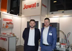 Das Unternehmen Jowat entwickelt Klebstoffe für Obst- und Gemüseverpackungen, insbesondere Trays, und befindet sich als einer von wenigen internationalen Lieferanten in einer absoluten Nische, so Carsten Ehmke (r).