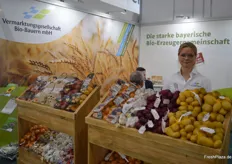 Die Vermarktungsgesellschaft Bio-Bauern mbH widmet sich u. a. dem Vertrieb von Bio-Kartoffeln und -Zwiebeln aus lokalem, bayerischem Anbau.