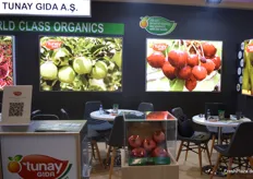 Das türkische Unternehmen Tunay Gida vertreibt sowohl getrocknete Früchte als auch Frischobst wie Granatäpfel.