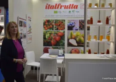 Das italienische Unternehmen italfrutta produziert und vertreibt u. a. Obstkonserven.
