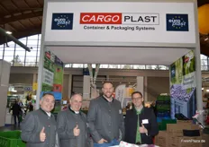 Geballte Kompetenz in Sachen Obstboxen und Transportbehälter: Robert Reck-Heinrich und Mitarbeiter der Cargoplast GmbH sowie Mario Guggenbichler (Europlast GmbH).