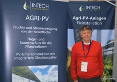 Hansjörg Vollmer von der Intech GmbH & Co. KG. Das Unternehmen widmet sich u. a. der Fixinstallation von Agri-PV-Anlagen.