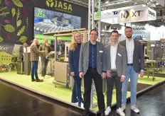 Denise Baths, Ivo Luijcks, Jeffrey Gartz und André Teiting (Jasa Deutschland) von Jasa. Jasa Next ist eine vertikale Verpackungsmaschine, die vor Kurzem eingeführt wurde.