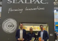 Sealpac ist ein internationaler Verpackungslieferant u. a. für die Milch- und Fleischindustrie. Obst und Gemüse, insbesondere Fresh-Cut und Convenience, ist zwar ein kleiner, aber interessanter Markt für das Unternehmen, berichtet Kevin Groten (r).