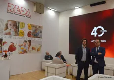 Das italienische Unternehmen Reda feierte kürzlich sein 40-jähriges Bestehen. Das Unternehmen liefert hauptsächlich Pasteurisierungsanlagen für zahlreiche Anwendungen, erklärt Stefano Pivetti (r).