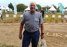 Auch Kees Kelders vom österreichischen Maschinenbauunternehmen Insort GmbH machte sich vor Ort ein Bild über die Lage am Kartoffelmarkt.