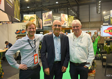 Als Lieferanten von Edeka ließen sich Dieter und Tony Derwael auch noch mit Athanasios Kostopoulos von der deutschen Supermarktkette (Mitte) fotografieren.