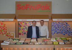 Adam Sikorski (l), Chef des polnischen Verpackungsunternehmens SoFruPak ist fester Aussteller auf der expoSE und bietet ein breites Portfolio an nachhaltigen Schalenverpackungen an.