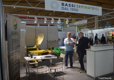 Informationsaustausch am Stand des italienischen Unternehmens Bassi Seminatrici.