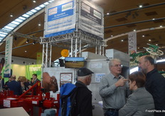 Thomas Hermeler von HMF Hermeler im Gespräch mit einigen Interessenten.