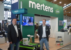 Mertens teilte sich wie gewohnt einen Stand mit BVB Substraten. Im Bild: Richard Claassen und Willem Peeters