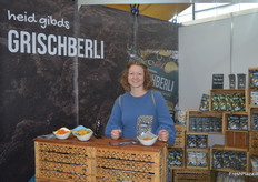 Eva Zwingel von Grischberli. Das innovative Bauernpaar aus Bayern vertreibt nun neben Kartoffelchips aus eigenen Kartoffeln auch Erdnüsse aus eigenem Anbau.