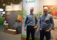 Auch für die beiden Herren von Legro geht der erste Messetag langsam zu Ende.