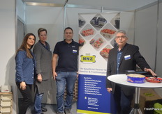 Das gut gelaunte Team von NNZ startet in den 2. Messetag.