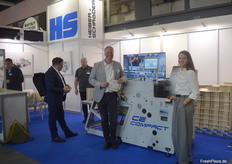 Auch Heiber & Schröder zählte zu den diesjährigen Erstausstellern. Der Maschinenbauer aus Erkrath (NRW) zeigte, wie intelligente Technik, robuste Konstruktion und praxisnahe Lösungen die Prozesse in der Obst- und Gemüsebranche effizienter, nachhaltiger und zukunftssicher machen. Messehighlight war die neueste Generation der Kartonaufrichtemaschinen.