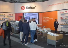Reger Austausch am Stand des deutsch-dänischen Verpackungsspezialisten Schur.