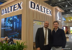 Christoph Dankers (r) von Dankers-Daltex im Gespräch mit einem Vertreter des Partnerunternehmens Daltex aus Ägypten.