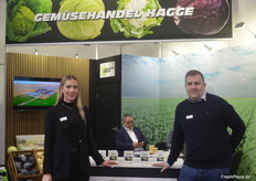 Katherina Jensen und Lennart Block am Stand des Gemüsehandels Hagge. Das Dithmarscher Unternehmen wimet sich dem Anbau und Vertrieb von Kohl- und Wurzelgemüse.
