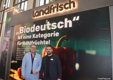 Carsten Knodt (Vitarom) und Labinot Elshani (Landfrisch AG) am Stand der wachsenden Erzeugergenossenschaft mit Sitz in Bergheim. Kürzlich verkündete das Unternehmen die Inbetriebnahme eines neuen Bio-Gewächshauses in Straelen.