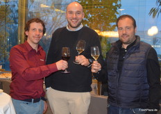 Jean Pascal Moret (r), Bereichsleiter Verkauf bei der Terralog/Geiser Agro AG, im Gespräch mit zwei Vertretern der Inoverde.