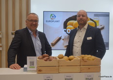 Lothar Ahrend und Albert Meems am Stand der Europlant Pflanzenzucht. Das Kartoffelzüchtungsunternehmen präsentierte u. a. die drei Sorteninnovationen Laura, Favola und Islara.
