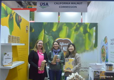 Die 1987 gegründete California Walnut Commission (CWC) vertritt die kalifornische Walnussindustrie, die aus über 3.700 Walnussanbauern und fast 70 Händlern besteht. Die deutsche Handelsvertretung befindet sich in Frankfurt am Main.