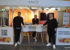 Zu den diesjährigen Erstausstellern zählte auch die Tiroler Spedition Aichner Logistik. Die modern ausgestatteten Fahrzeuge des Familienunternehmens gewährleisten eine durchgehende Kühlkette und bieten optimale Bedingungen für empfindliche Produkte von regionalen Erzeugern bis hin zum internationalen Handel, so Geschäftsführer Daniel Aichner (r).