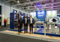 Das Team von Lubing/Barku mit Andreas Hagemeier (m).