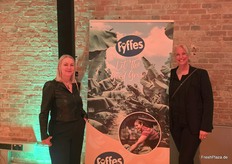 Manuela Zietelmann und Michaela Schneider von Fyffes. Letztere wurde später am Abend für ihr langjähriges Engagement in der Fruchtbranche ausgezeichnet.